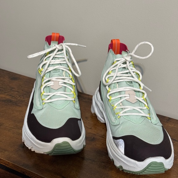 Sorel Kinetic Breakthru Venture Athletic Shoes Womens SZ 8.5M Perfect Condition - Picture 2 of 11